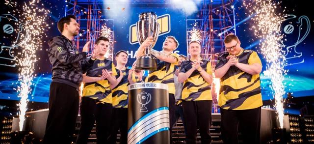 她的摊牌既 她的摊牌既