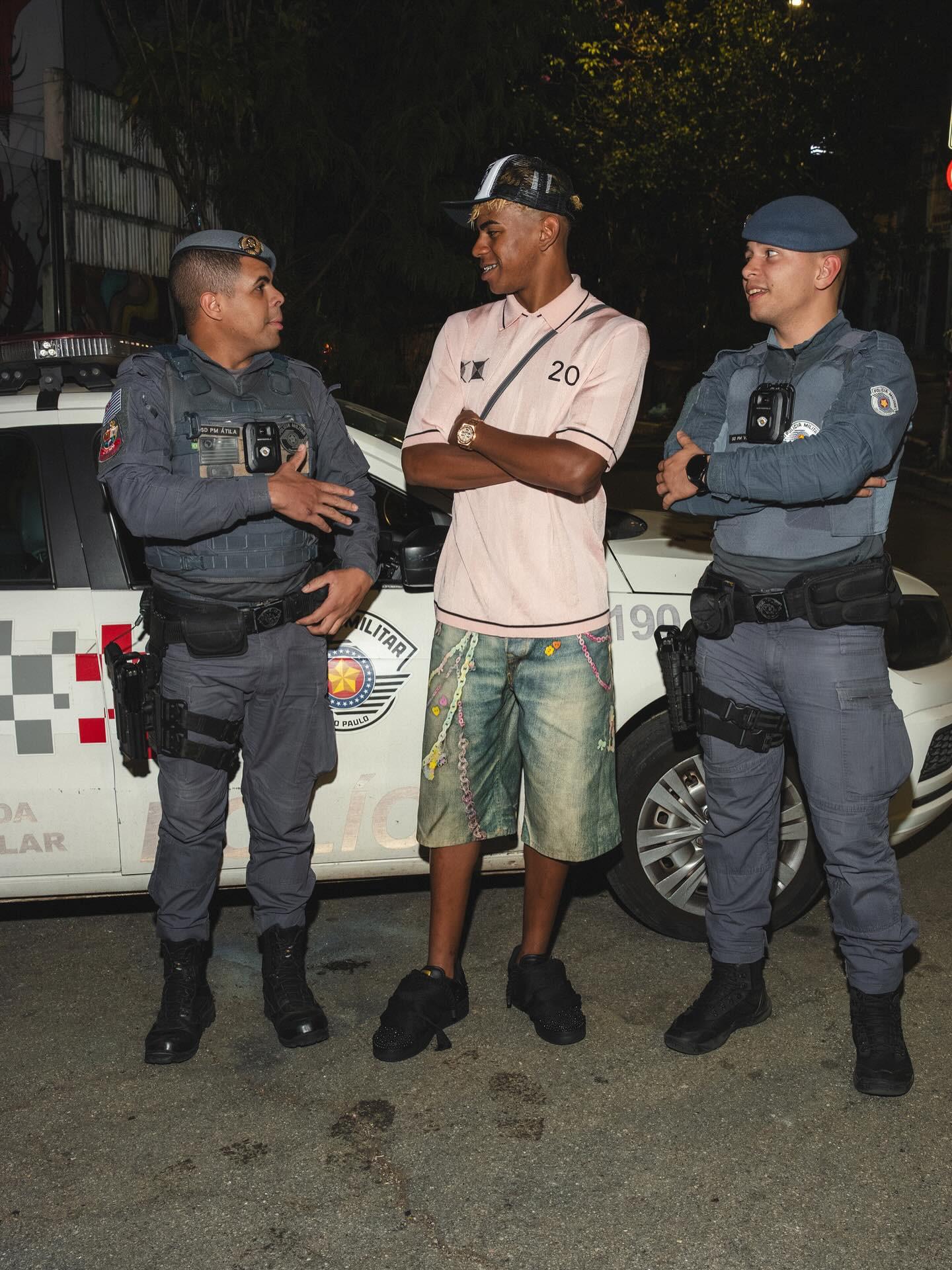 两队风格相 两队风格相